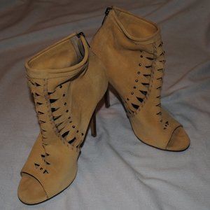 SZ 9.5 BEIGE SUEDE, JIMMY CHOO, CUTOUT OPEN TOE 4.5IN HEEL BOOTY